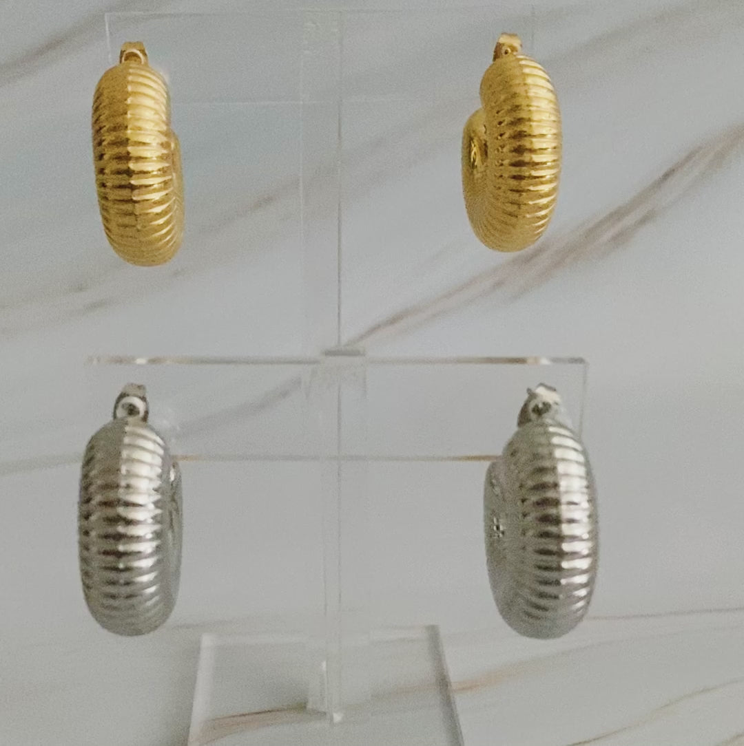 Full Body in Pleats Hoop Earrings